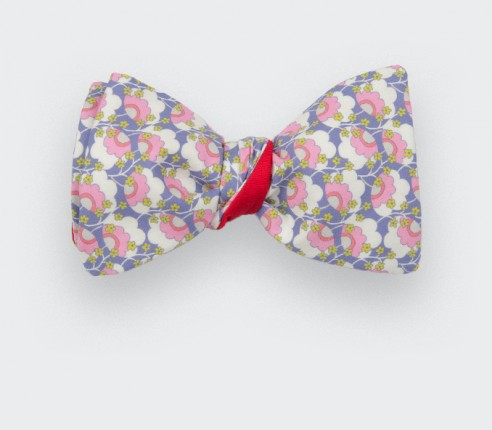 Noeud papillon fleuri rose en coton.