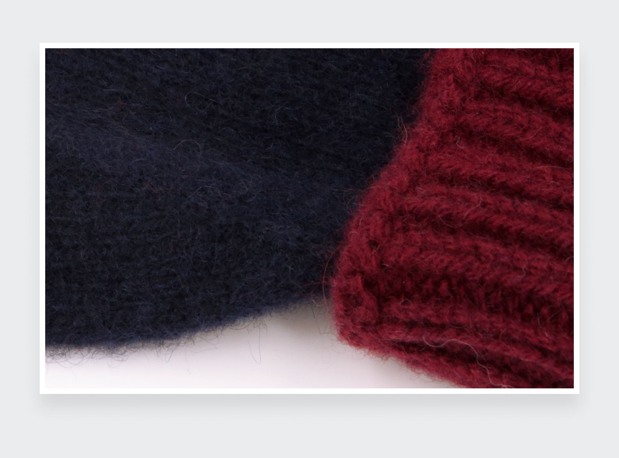 Burgundy Navy Regenerated Cashmere Gloves - Cinabre Paris